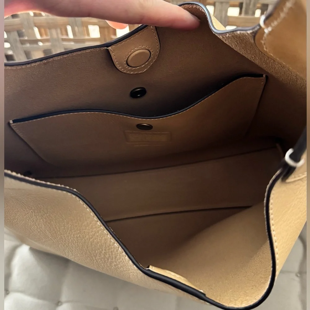 Coach - Brooklyn 28 Shoulder Bag
Natural Tan Brass Leather - Picture 6 of 7